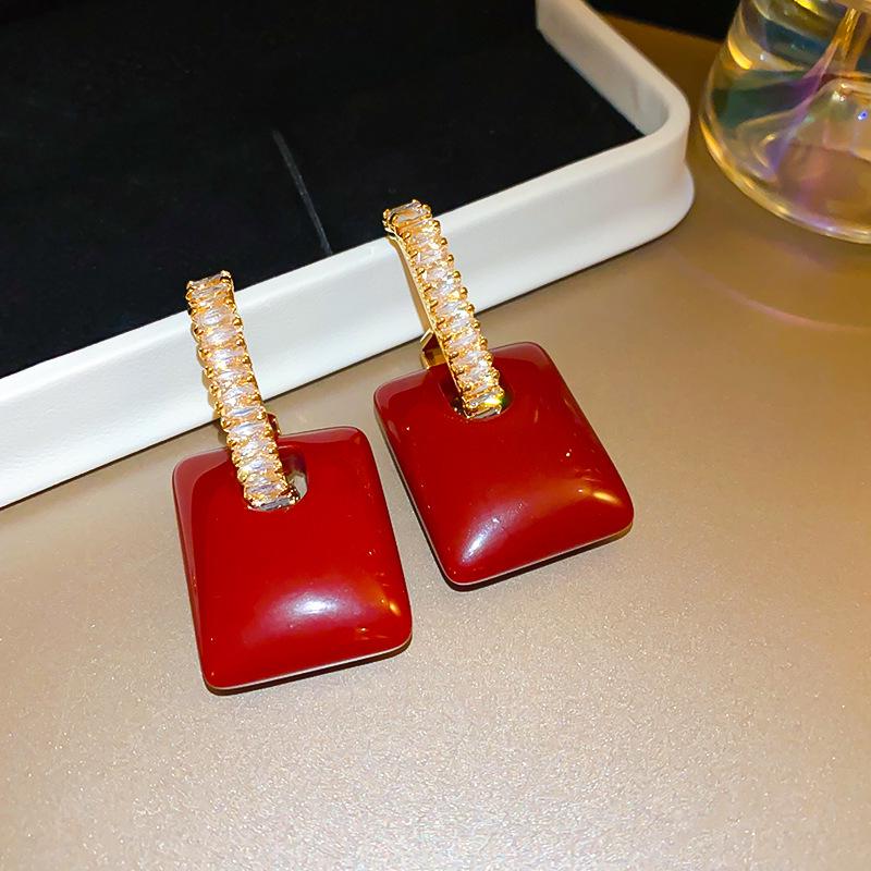 Silver Needle Red Drip Geometric Ear Cuffs - Retro Light Luxury Earrings for Women, Autumn/Winter Collection