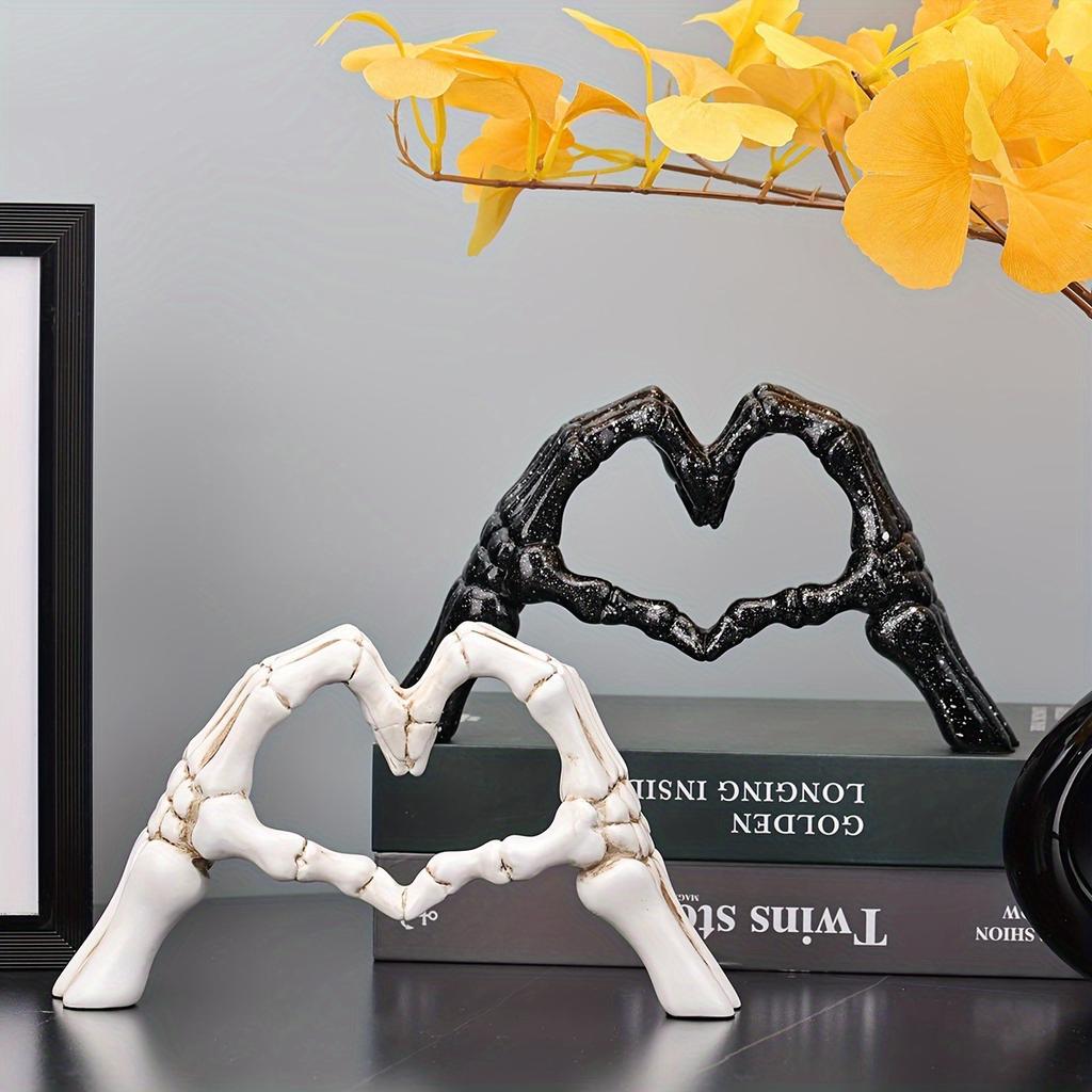 Hand Bone Love Skeleton Ornament Resin Terror Halloween Bar Party Decoration Heart Shaped Originality Arts And Crafts