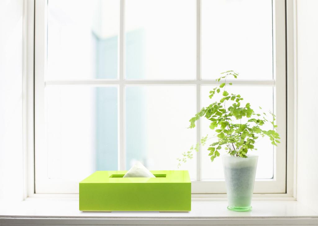 Tatsucraft tissue box case, available in orange or white. Stylish and cute, slim tissue cover for car use. Also available tissue box case, tissue