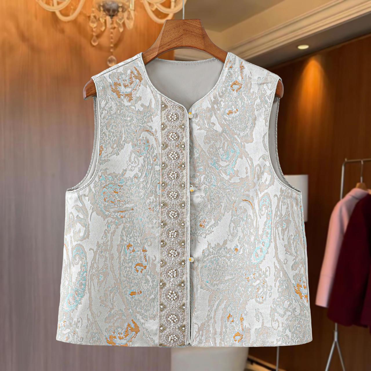 

Chinese Style Spring Vest for Middle-aged and Elderly Women with Frog Button Design M - 90-120 jin зелёный