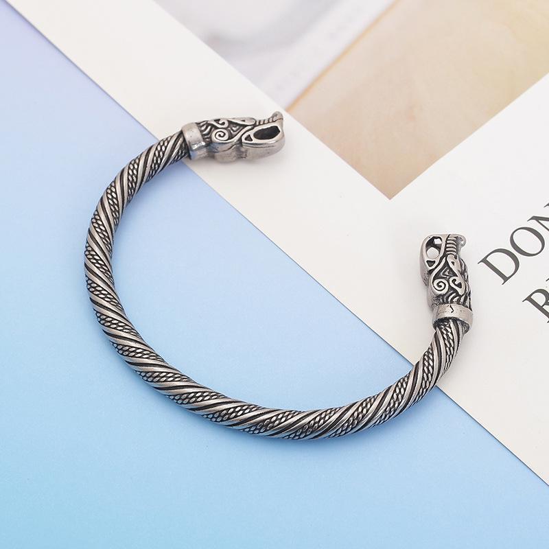 

Винтажный Мужской Браслет из Титановой Стали с Витой Полоской и Головами Двух Драконов