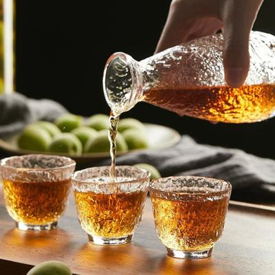 Japanisches Sake-Trinkset Glasbecher und Karaffe Moderner japanischer Stil Barzubehör für Hauspartys
