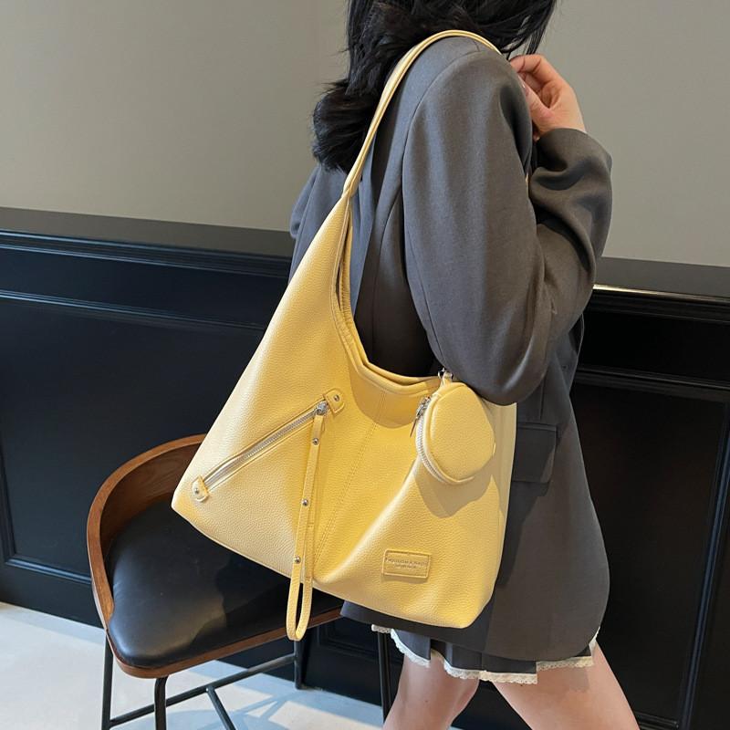 Chic Large Pu For Women With Inner Zipper Pocket And Simple Design For Urban Lifestyle