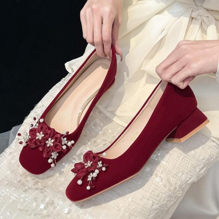 

Красные свадебные туфли женские толстый каблук жемчужные свадебные туфли невесты 2025 осень новые высокий каблук для помолвки показа и удобное свадебное платье 40