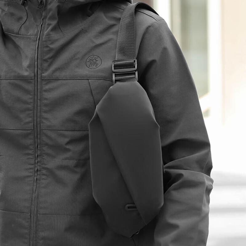 Men's Functional Travel Crossbody Chest Bag