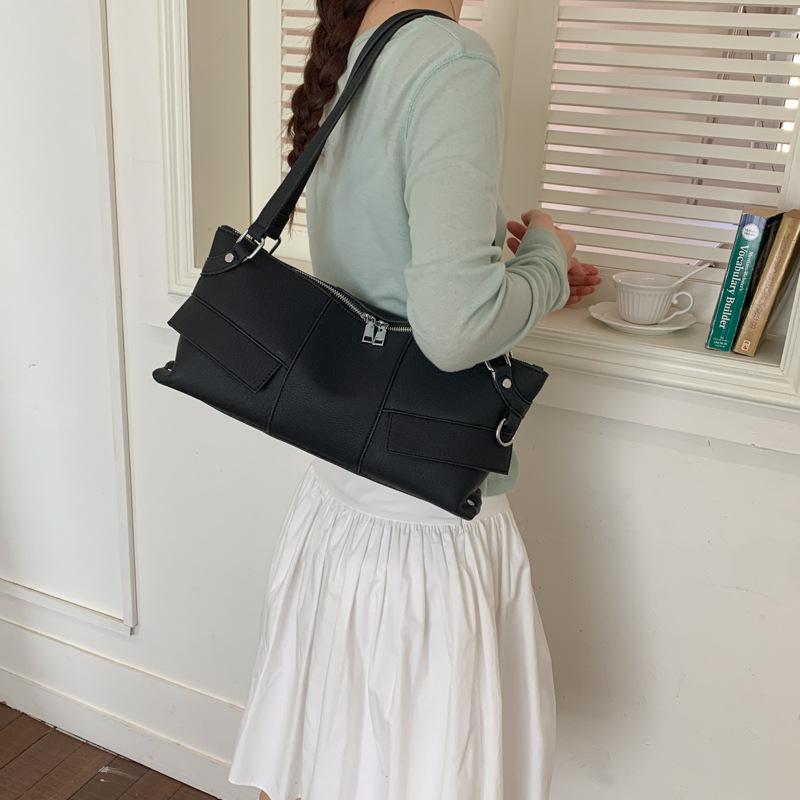 Fashion retro niche handbag women's 2026 spring new texture light luxury shoulder armpit bag