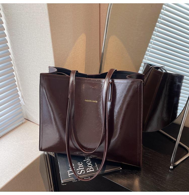 

Сумка большой вместимости Женская высококлассная сумка-тоут для поездок на работу Новая модная простая ретро универсальная подмышечная сумка через плечо