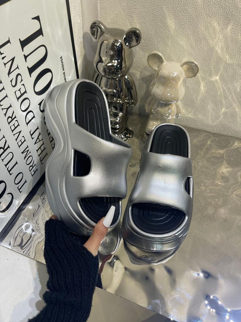 EVA Thick-soled Super Soft Anti-slip Slippers Are A New Type of Fashionable and Versatile Summer Outerwear Slippers for Women