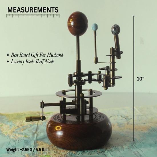 25,4 cm großes Orrery-Modell des Sonnensystems. Ein perfektes Valentinstagsgeschenk und eine luxuriöse Wohndekoration aus Hartholz und Messing.