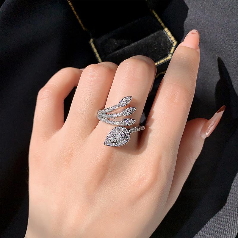 Creative Leaf Zircon Ring European and American Fashion Luxury Micro Inset Engagement Banquet Ring