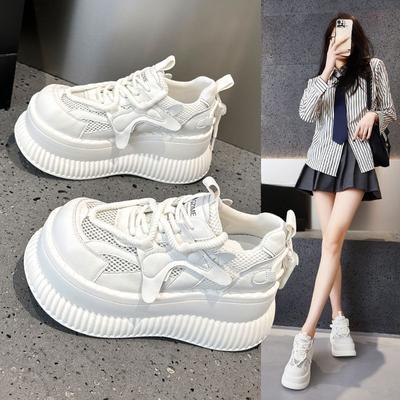 Plateau-Schuhe in Weiß für den Sommer, neue, alltagstaugliche und leichte, stoßdämpfende Sportschuhe mit kleinen Muffins