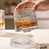 Whiskyglas mit leuchtender Basis 360 Grad drehbarer Whisky Tumbler 260ml Bleifreies Glas Einzigartiges Geschenk für Papa Geburtstag Feiertag