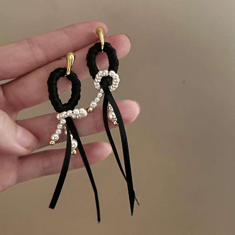 

Pearl round streamer fringed earrings fashion unique design stud earrings high sense personality niche earrings women