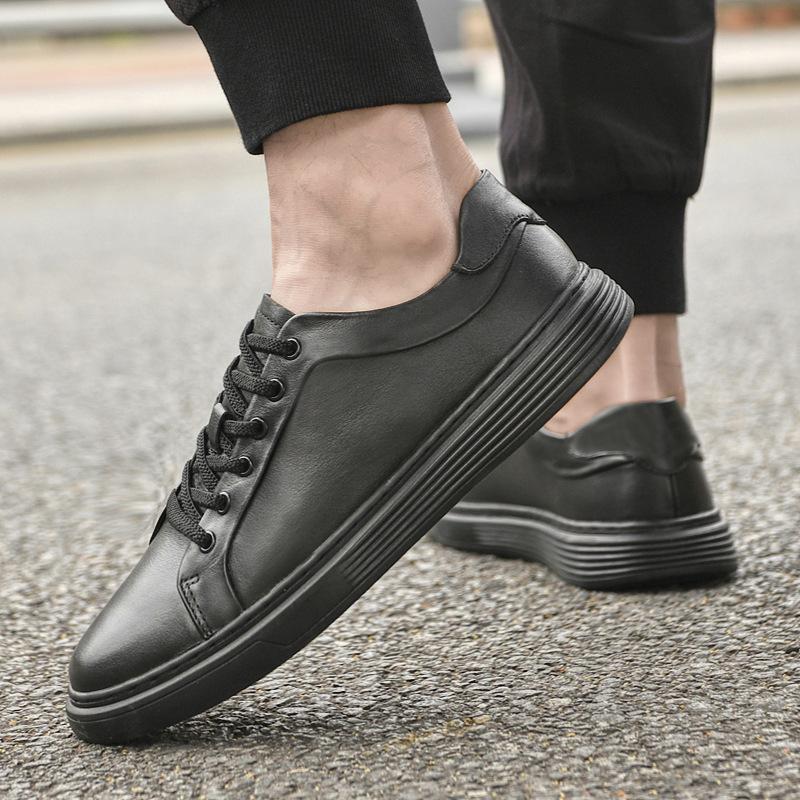 

Men s shoes 2025 new summer high-end niche white shoes leather surface business men s casual board shoes soft surface lightweight 45 чорний