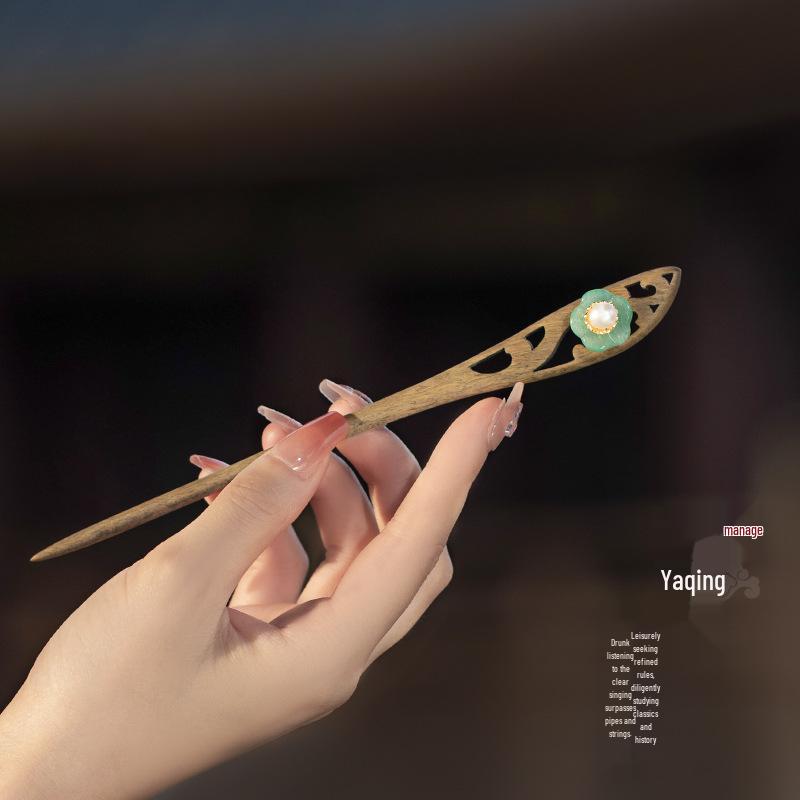 Elegant Ebony Flower Hairpin for Women – Ancient Style, High-End Feel, Simple Chinese Design, Perfect for Daily Use.