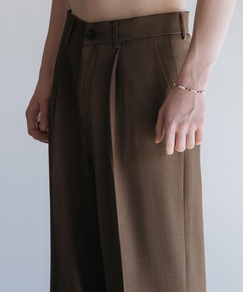 Dekkoloso Cier One-Pleat Semi-Wide Slacks [Brown]