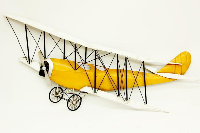 Tableau de bord d'avion jaune