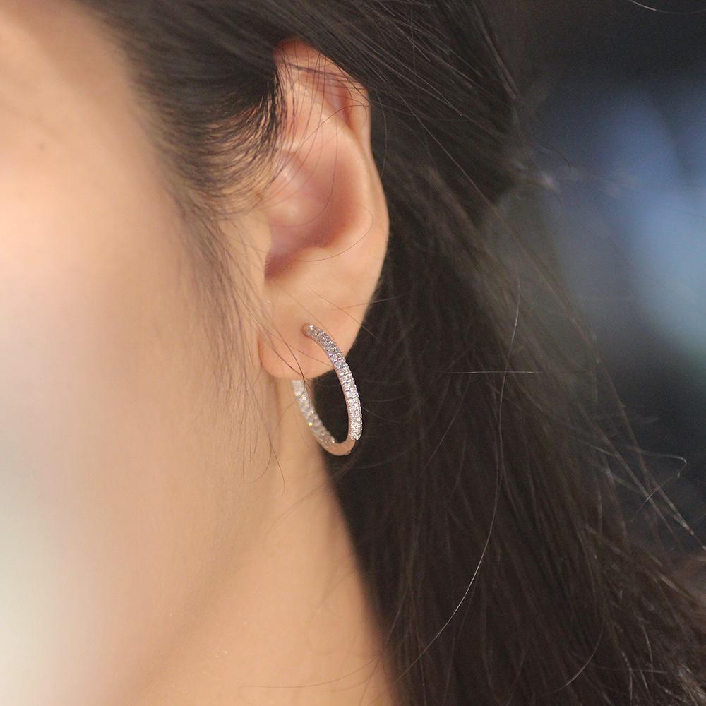High-Quality Diamond Paved Hoop Earrings – Small, Niche, Luxury Feel Ear Jewelry