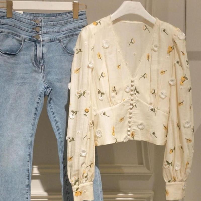 

Super High-end and Beautiful Unique and Beautiful Shirt Early Autumn New Apricot V-neck Short Lace Floral Shirt S бежевий