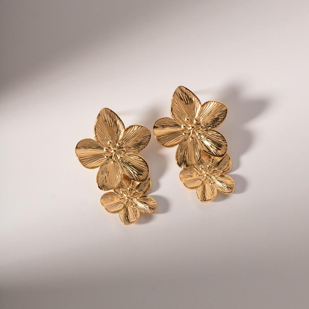 Vintage Metal Three Flower Dangle Earrings for Women Bling Long Tassel Rhinestone Chain Earrings Exaggerated Elegent Jewelry