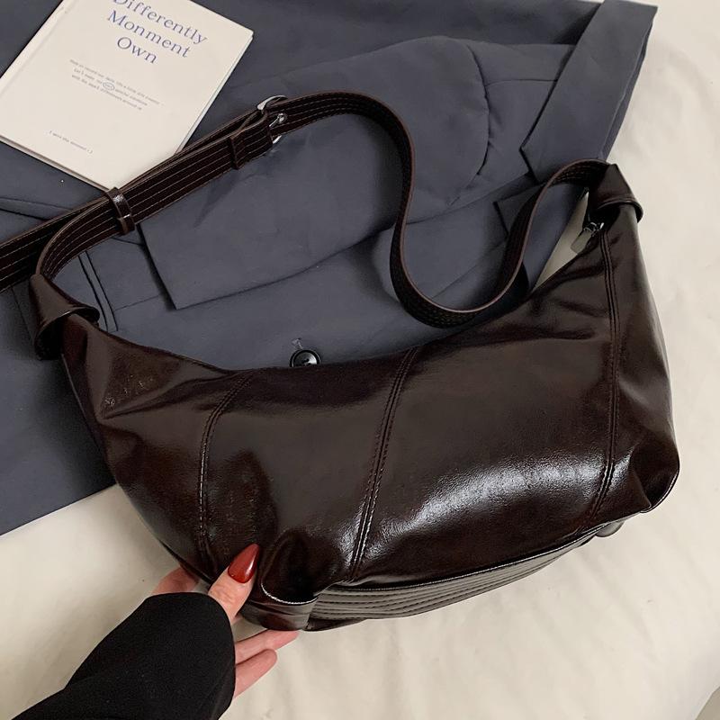 Large-capacity bag women's 2025 new high-end texture niche autumn and winter versatile single shoulder messenger bag broadband dumpling bag