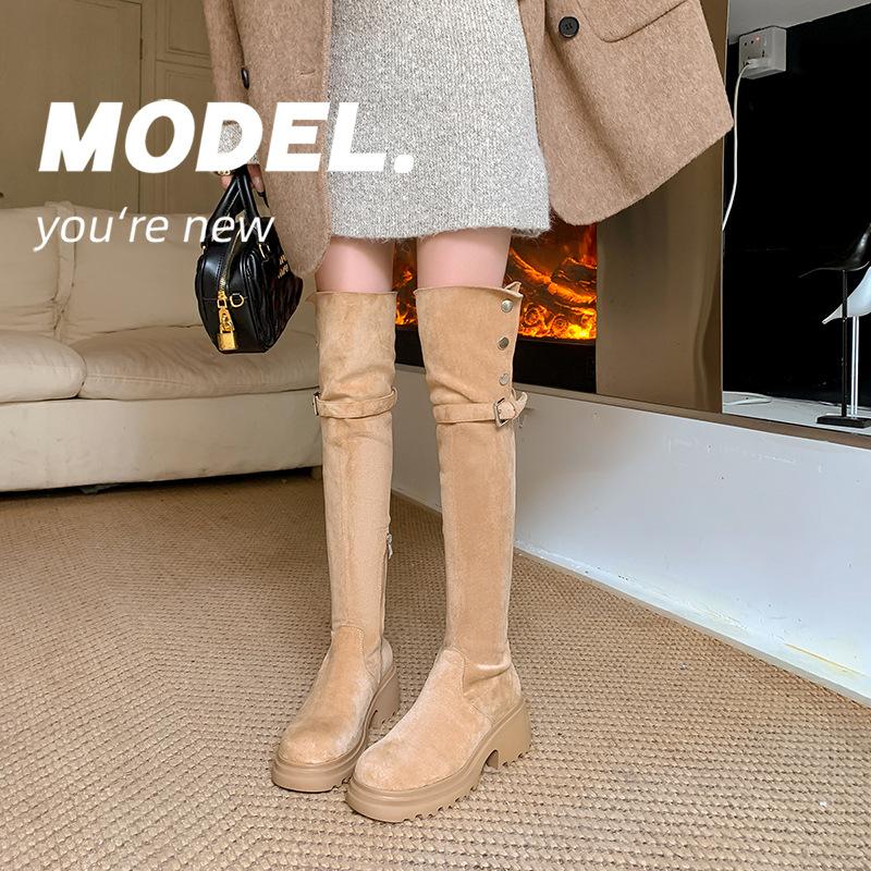 Grape Mom Has the Same Two-wear Knee Knight Boots, Thick-soled Velvet Thick-heeled Boots, and Inner Height-increasing Cashmere High Boots.
