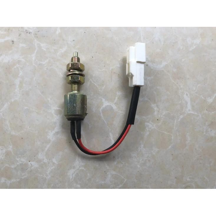 Clutch Accelerator Brake Light Switch 3754030-A01 For FAW J6 Heavy Truck Clutch Pedal Stop Lamp Sensor Replacement Parts brake light switch