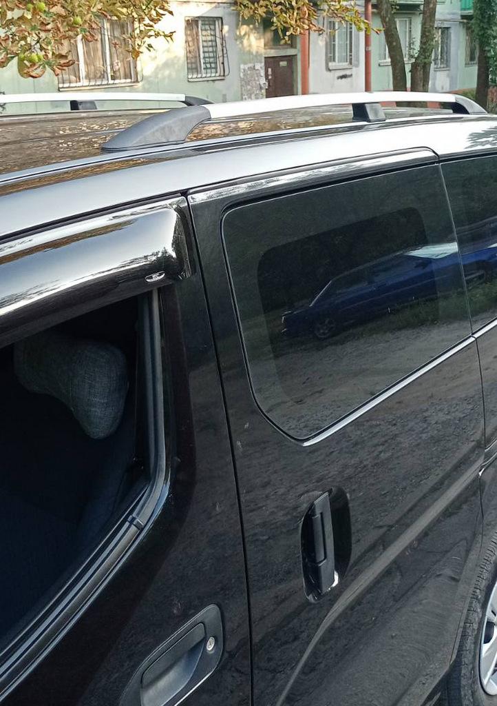 

Roof rails CHROME 143 cm, Plastic legs for Nissan NV200 2009-