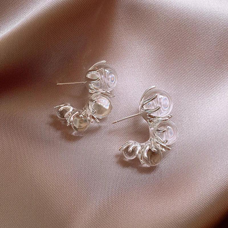 Light Luxury High-end Feeling Ice Transparent Beaded Design Feeling Earrings Niche Stud Earrings Women's Simple Temperament Cold Wind Versatile 