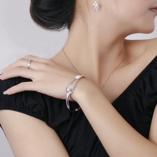 Bracelet Opening Design Flower Buckle Electroplating Bright Luster Unfading Decorate Jewelry Gifts Light Luxury