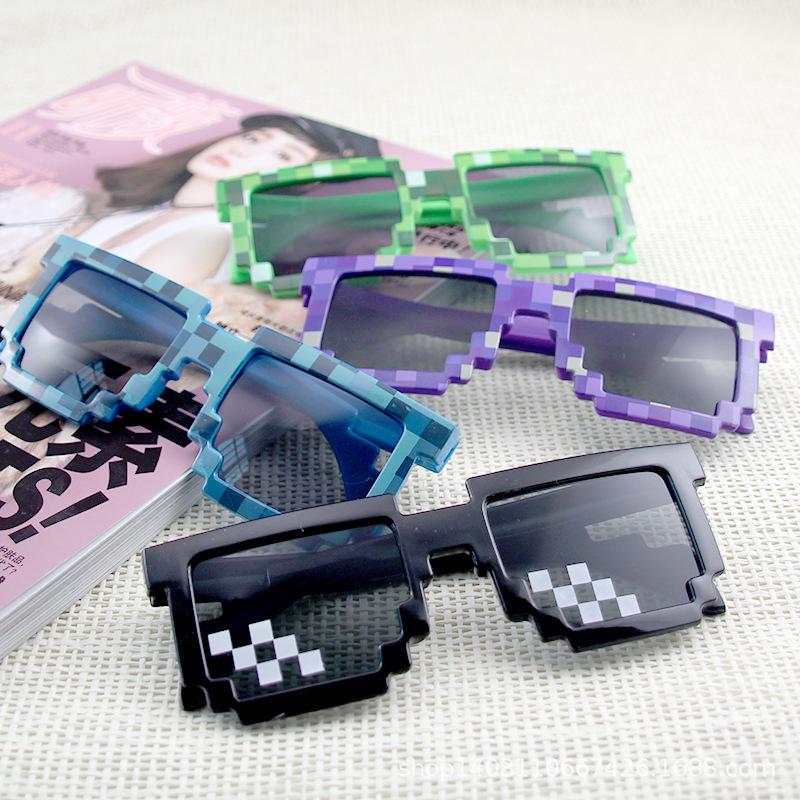 Pixelated Square Mosaic Anime-Style Sunglasses - Trendy Rectangular Frames