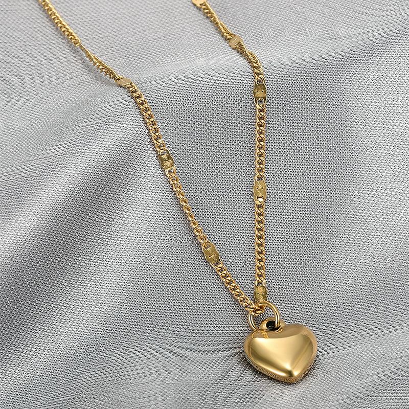 Stereoscopic Stainless Steel Will Not Fade Small Peach Heart Golden Necklace for Women Love Heart Pendant Collarbone Chain Gift