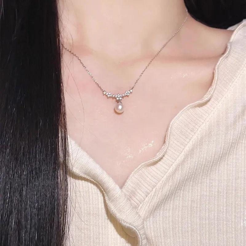 Micro-set zircon flower pearl necklace female niche temperament elegant clavicle chain high-end sense versatile clavicle chain