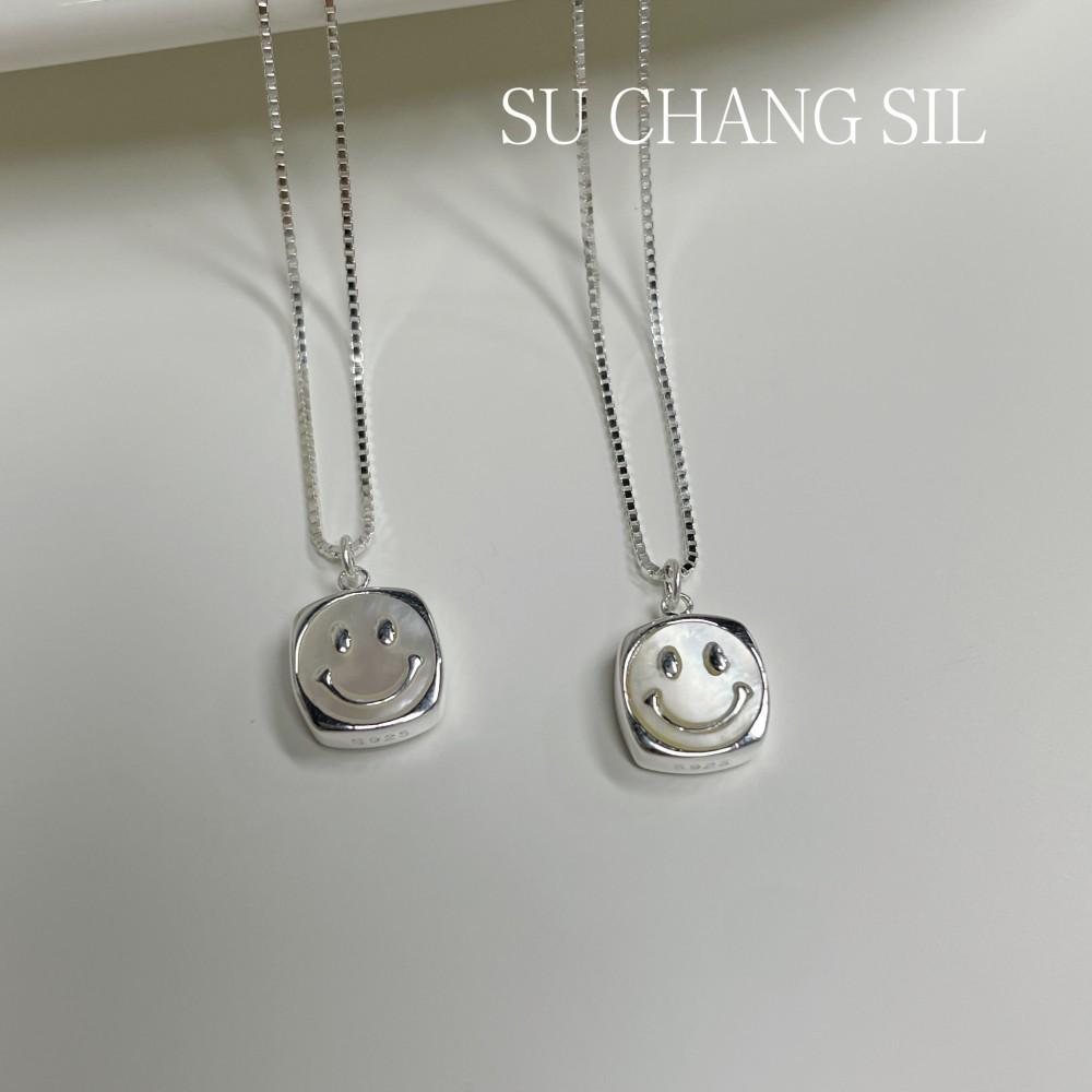 S925 Sterling Silver Smiley Face Pendant Necklace for Women - Ins Style, High-End Design, Sweet Collarbone Chain.