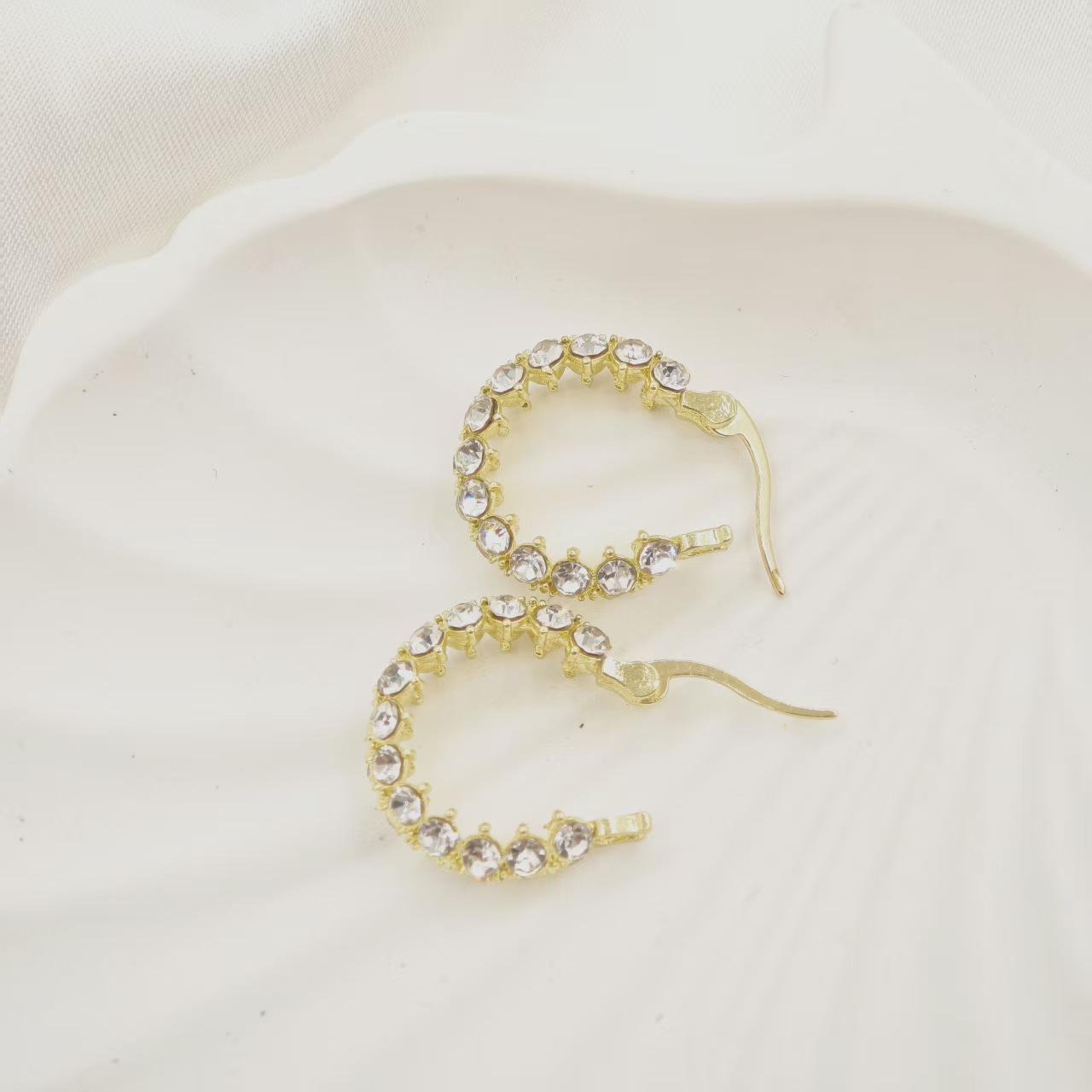 Осенне-зимние кристальные серьги-кольца: Высококлассный ретро-дизайн с полным бриллиантовым декором для женщин - Универсальный и шикарный.