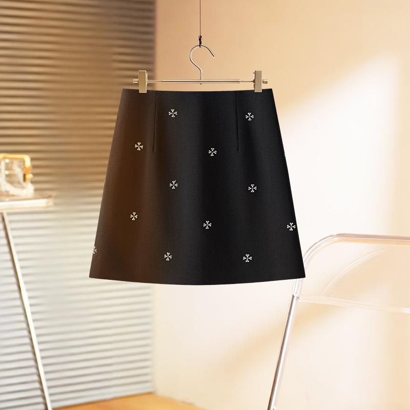

Spring 2026 Sweet Embroidered A-Line High Waist Gray Skirt for Women – Versatile, Slimming, Temperament Style L (105-115 jin) чёрный