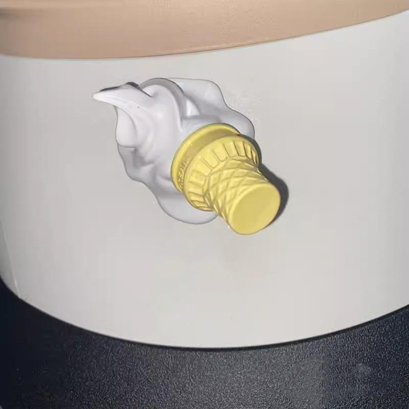 

Ice Cream Falling on A Car - Fun Simulation Ice Cream Ornament Motorcycle Creative Ornament