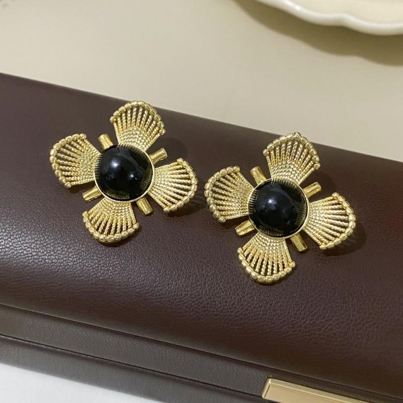 Retro Gold Tiger Eye Flower Stud Earrings - Chic, Versatile, and Stylish Design with a Touch of Elegance and Personality.