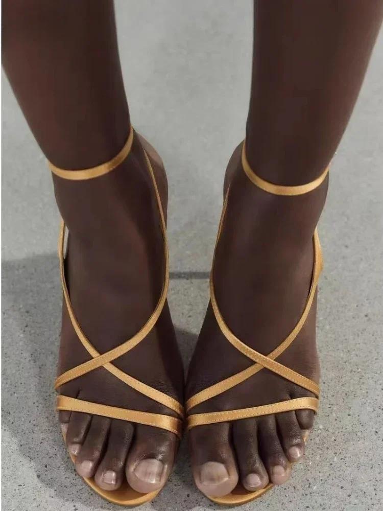 Módní žluté úzké pásky mělký design značkové sandály dámské módní s otevřenou špičkou kotníková přezka sandály na podpatku elegantní banketové společenské boty