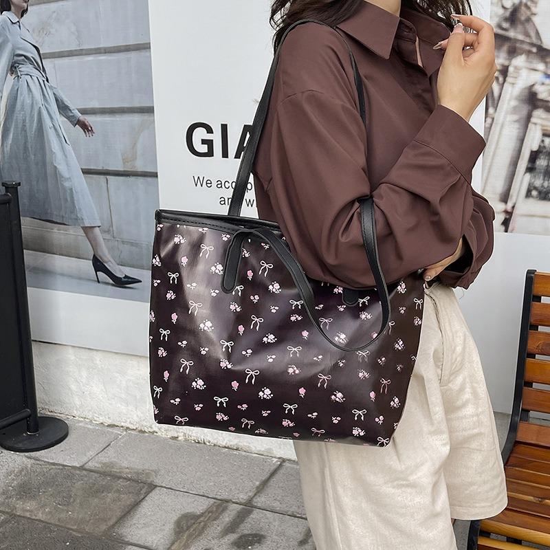 Cute and Sweet Printed Tote Bag Women's Large-capacity New Literary Portable Women's Bag Commuting Class Shoulder Bag