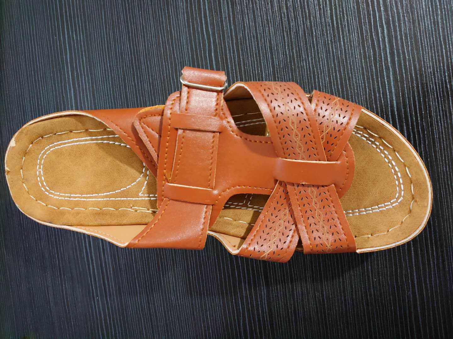 

Тапочки большого размера женские швейные линии плоская подошва однотонные толстая подошва домашние педали с открытым носком на липучке прохладные тапочки 43 темно-коричневого