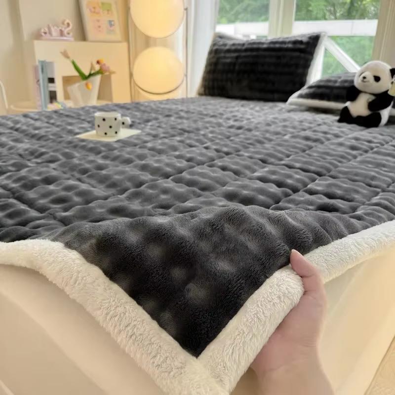Winter Warm Plush Mattress Toppers Super Soft Single Double Foldable Milk Velvet Thicken Fitted Bed Sheet Bed Cover Tatami Mat