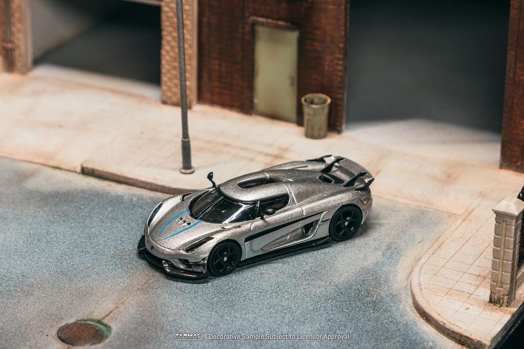 Speedmaster Japan TARMACWORKS Koenigsegg Regera Silver Accents Finished Model 1/64 Metallic/Blue T64G-TL017-SL