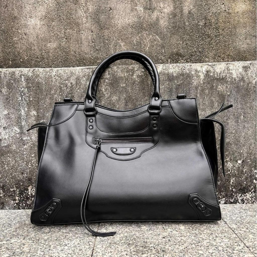 Punk Nieten Motorrad Tragetasche: Große Pendler-, Reise- und Sporttasche für heiße Mädchen