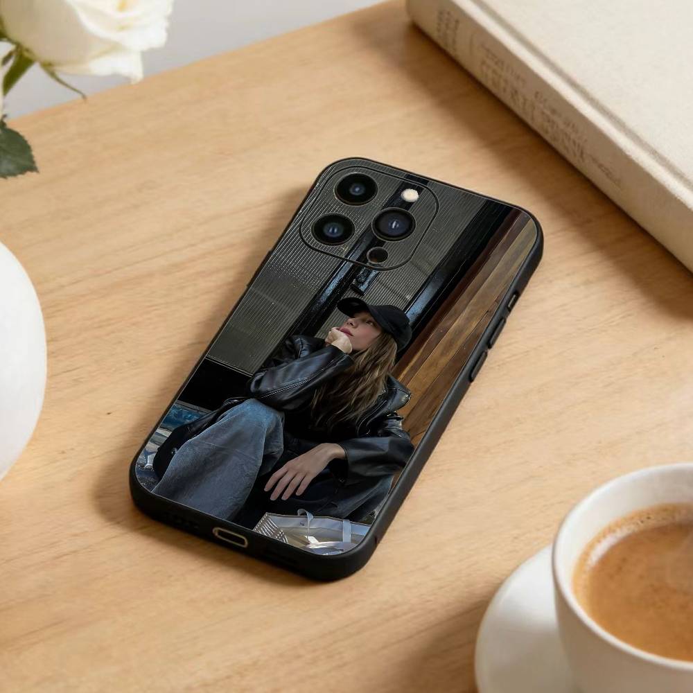 E-Ester Exposito  Phone Case For iPhone 16,15,14,13,12,17,Pro Max,Plus Silicone Black Case