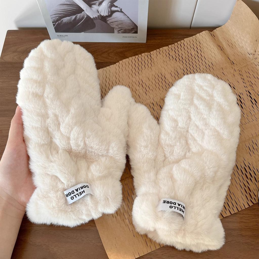 Plush mittens, women's cold-proof cycling students, Korean version, fashionable and cute, fluffy warm and plush thickened.