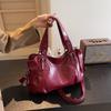 Retro solid color large-capacity tote bag commuter women's bag is available in batches