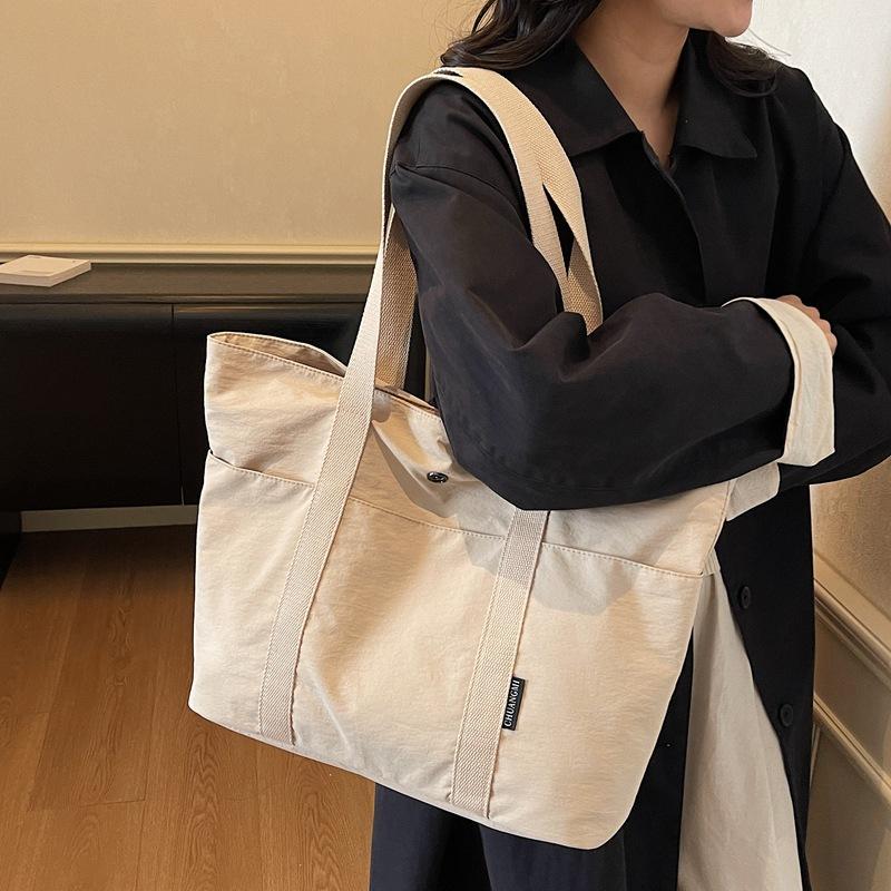 2025 new leisure commuting large-capacity commuting shoulder tote bag fashionable versatile solid color simple handbag