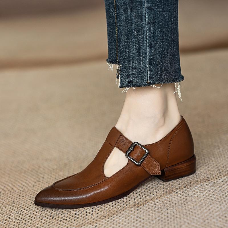 Coarse heel small size 2025 pointed T-shaped low heel versatile retro buckle with brown rare women's spring single shoes versatile low heel