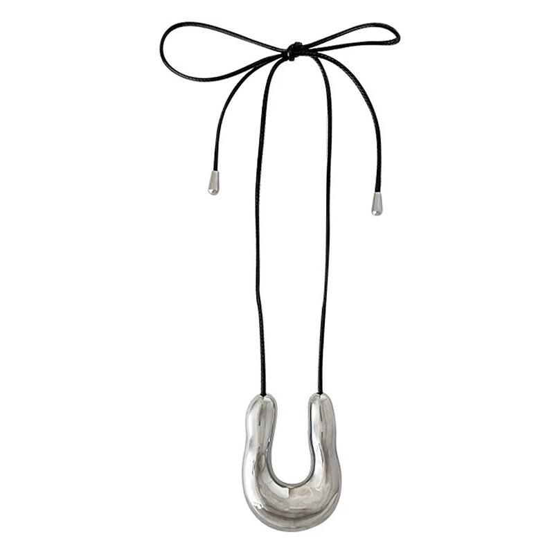 U-shaped Metal Horseshoe Pendant Necklace - Women's Luxury Long Sweater Chain.